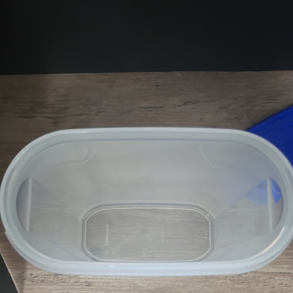 Tupperware Storage Container with spout 2.3L 1614 and 6115 -oval modular mates - Picture 6 of 6